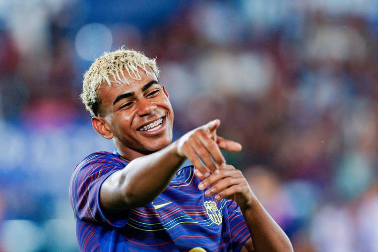 荷甲战报：克拉森世界波，莫基奥破门，阿贾克斯2-0费耶诺德（阿贾克斯2比0力克费耶诺德：克拉森轰世界波，莫基奥建功）