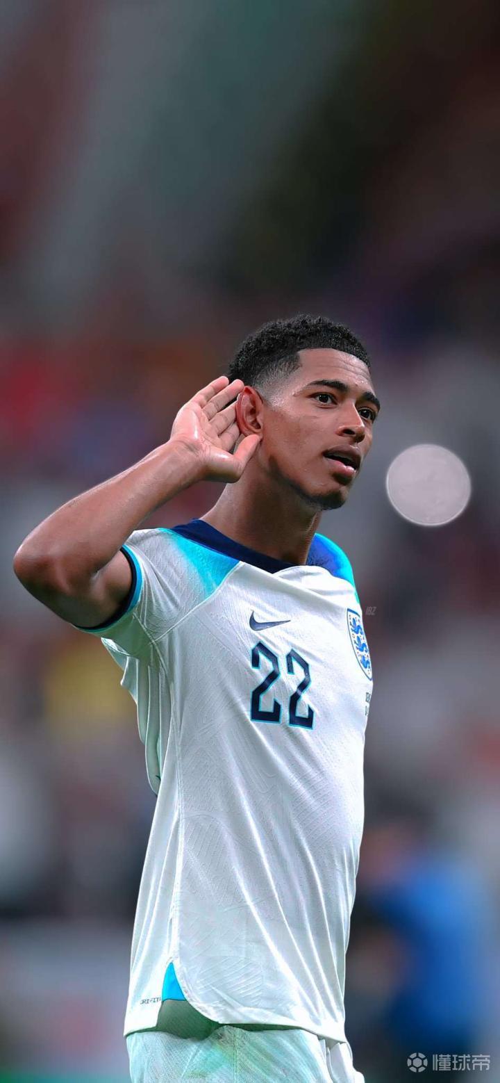 手感火热！里夫斯半场8中6贡献19分5篮板