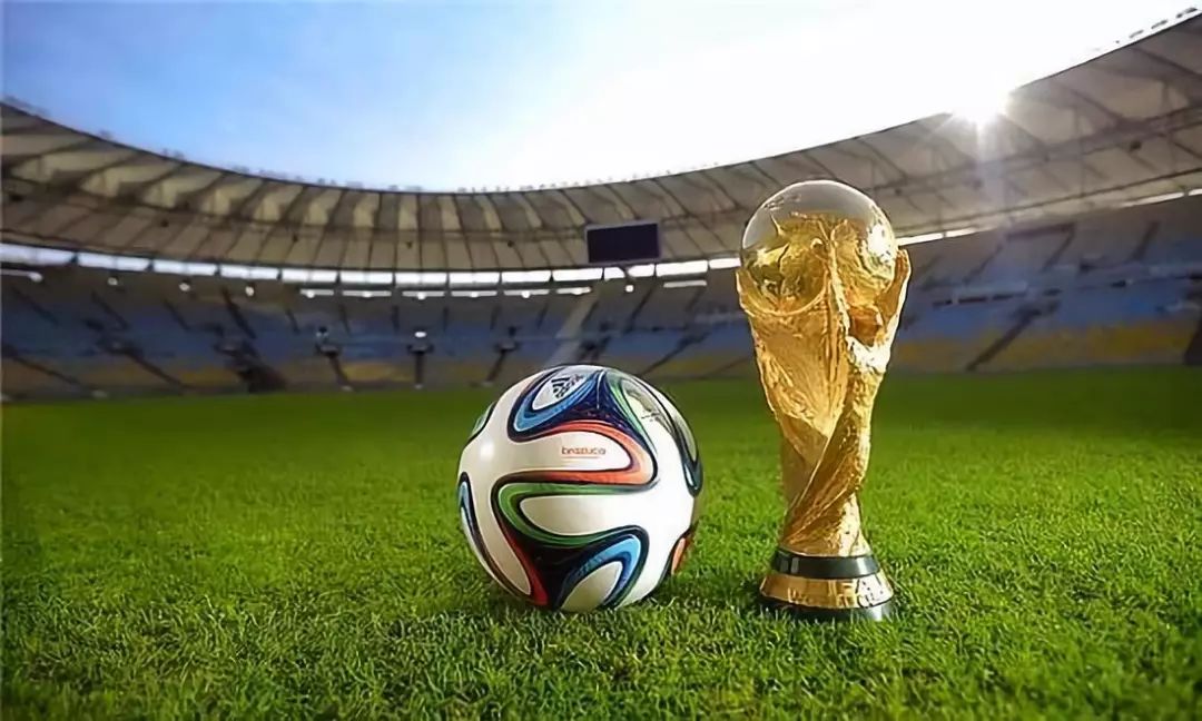 德甲2025年度积分榜：拜仁34场仅1负打进107球，领先第二21分（2025德甲积分年榜：拜仁34轮仅败1场轰入107球，领先次席21分）