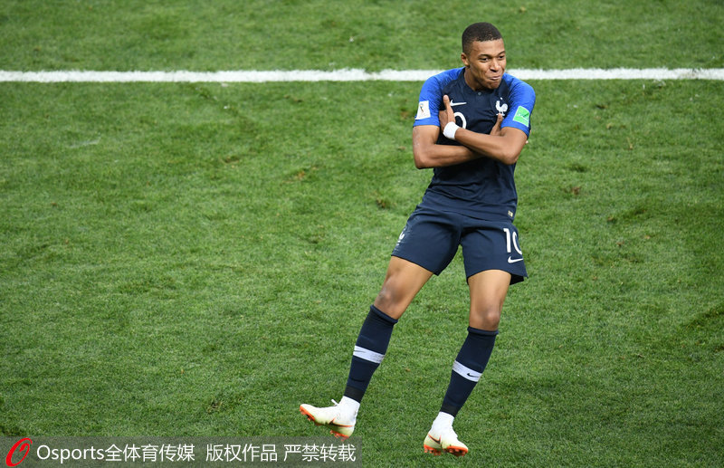 对朱利安·阿尔瓦雷斯的突然刹车