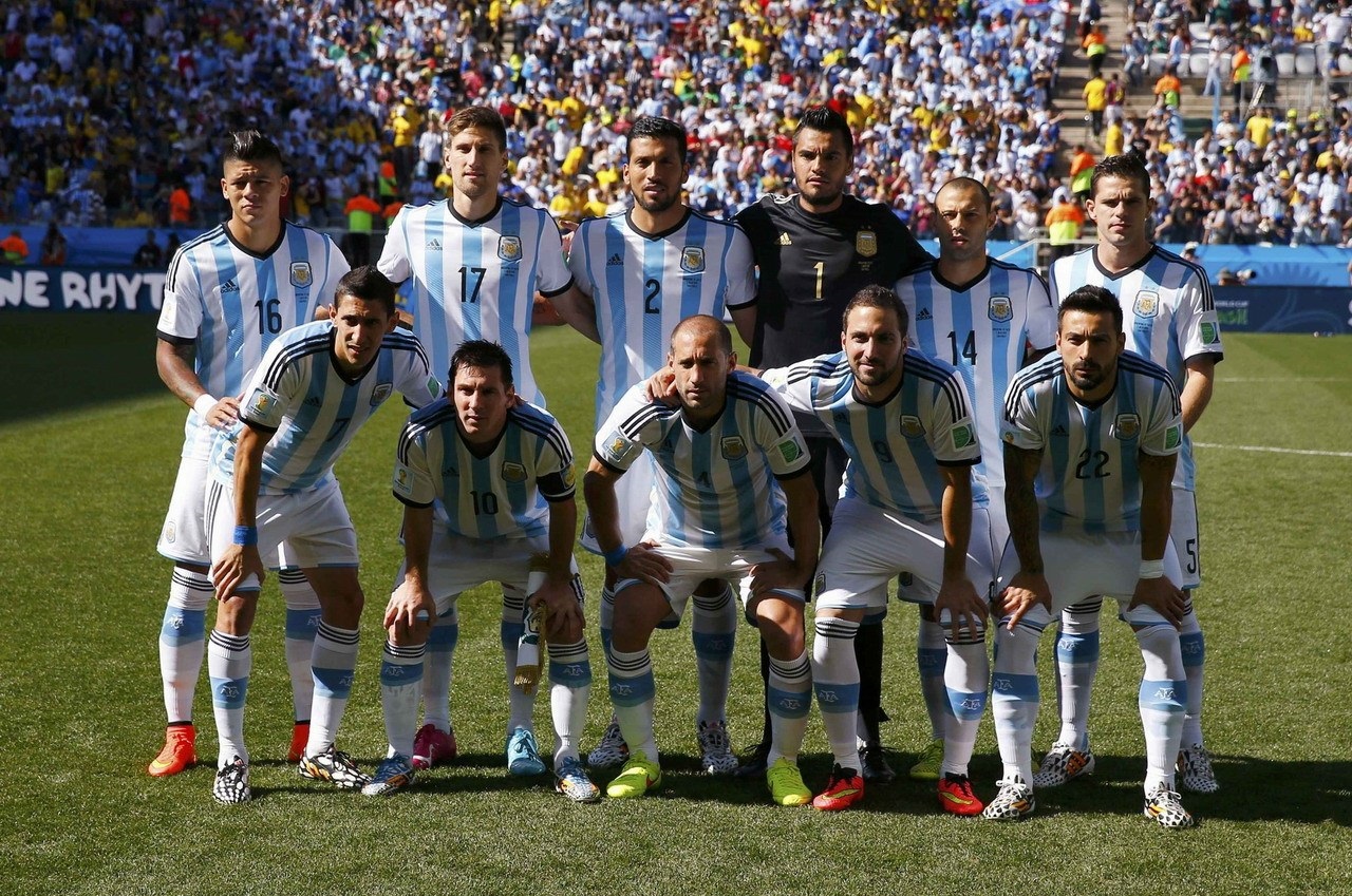 国安球迷跟河南球迷在烧烤店发生冲突，涉事球迷已经被警察带走